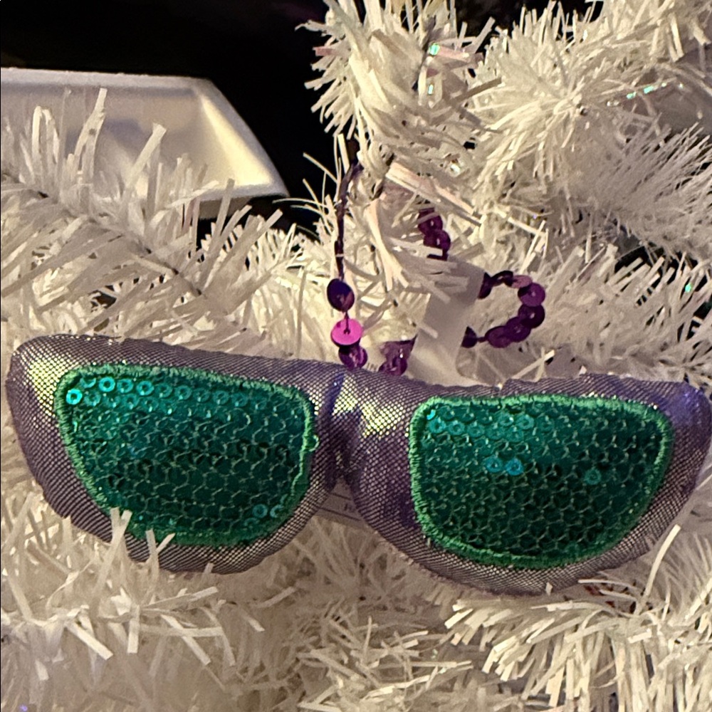 NWT  Sunglasses Ornaments set of 4 sequined lenses, crochet on back w/ purple
